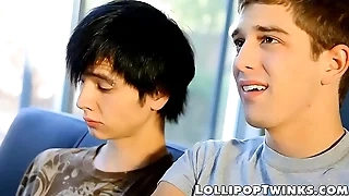 Twinks Levon Meeks and Aidan Rayne fucks deep and dirty